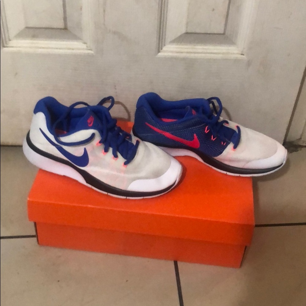 Biutiful nike size 5Y